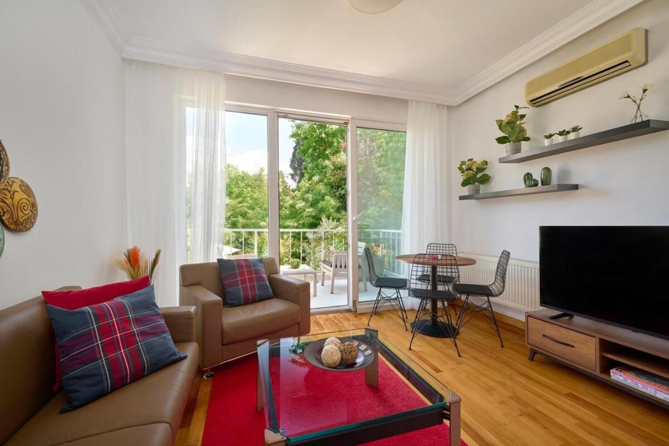 Private Modern Duplex 2bed1bath W Terrace! #76 *