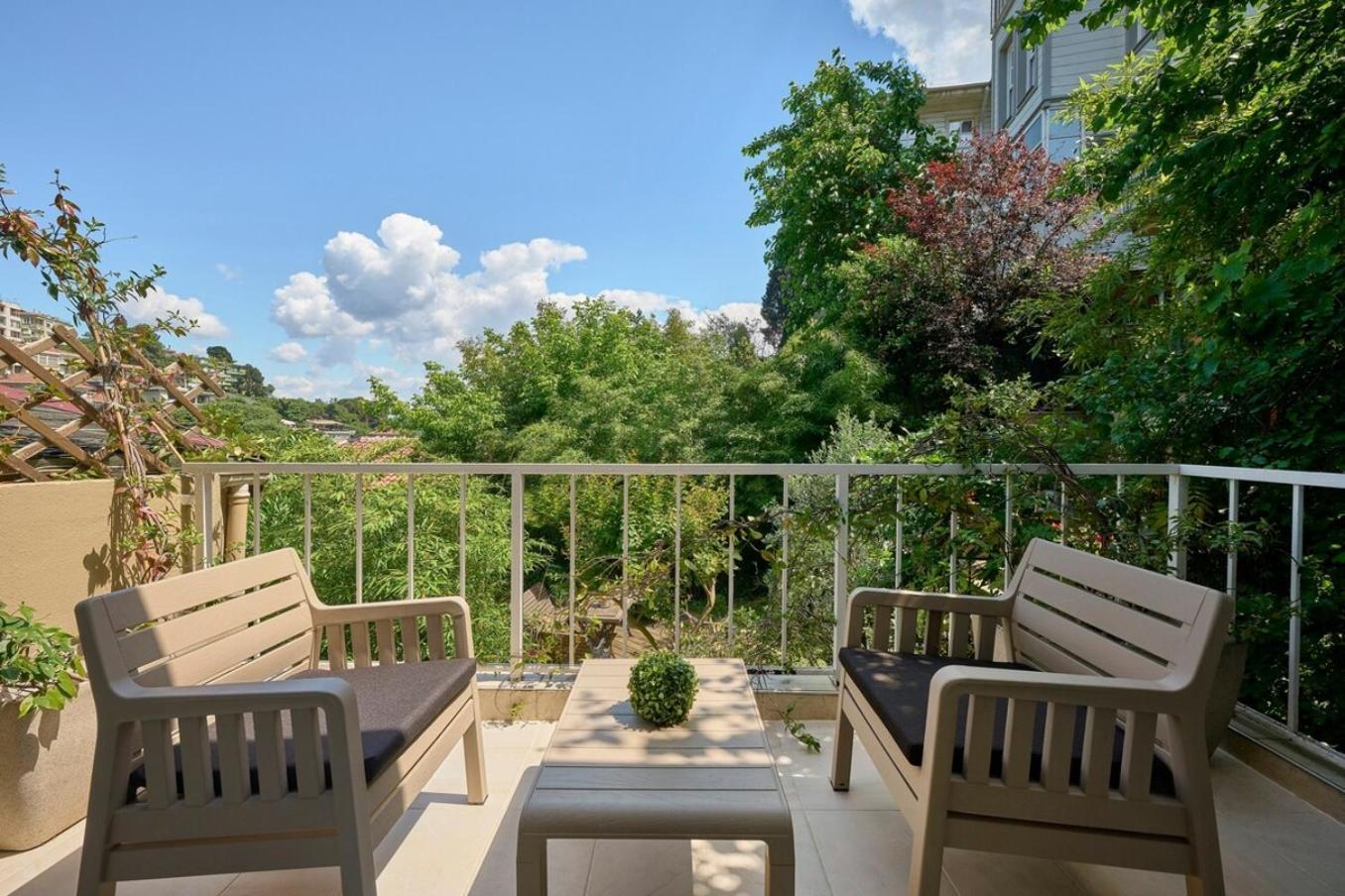 Private Modern Duplex 2bed1bath W Terrace! #76 *